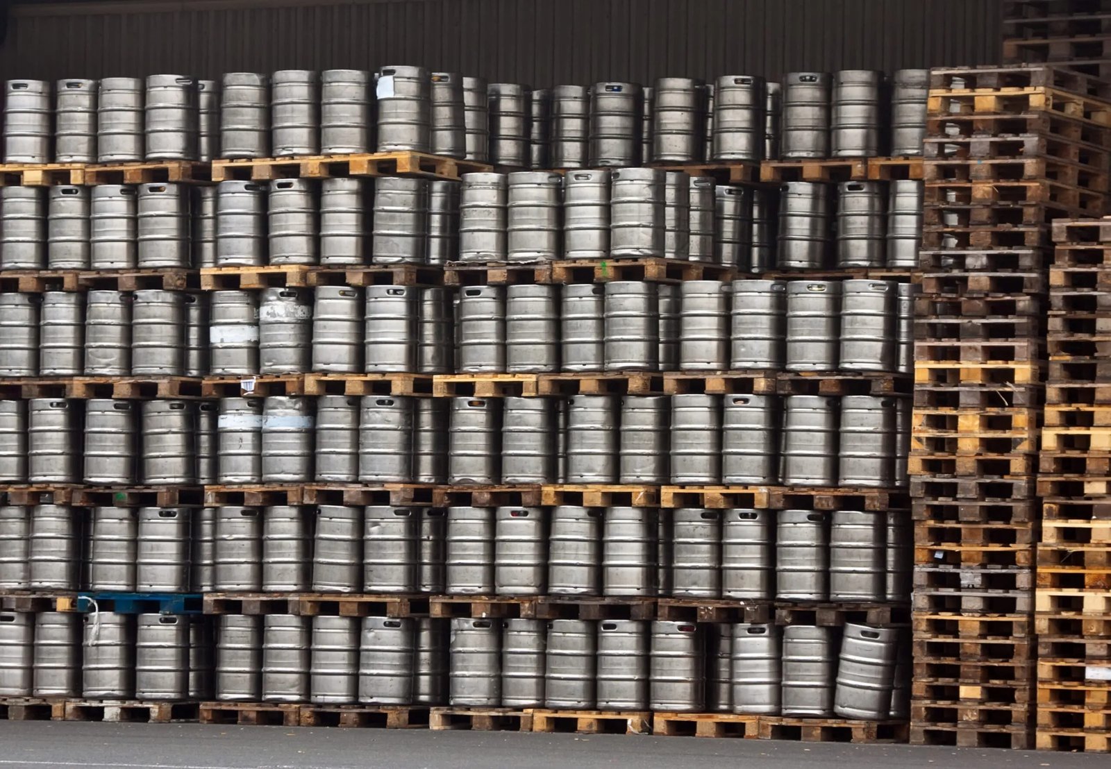 imgi_74_kegs-beer-regular-rows-scaled